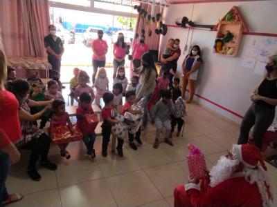 Núcleo Feminino Coprossel e CEMEI Sementinha do Saber levam alegria no Natal das Crianças da Escola